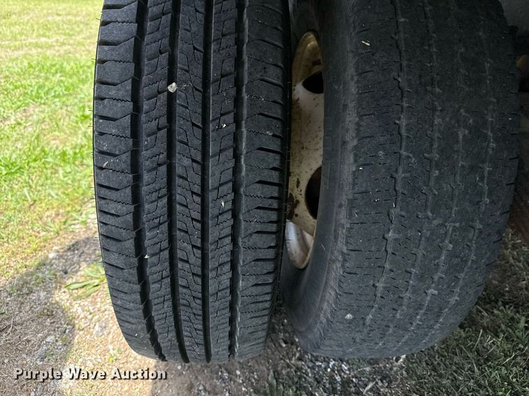 image for item EG8085 2011 Ford E350 Super Duty box truck