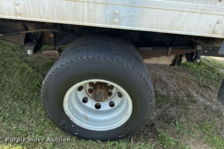 image for item EG8085 2011 Ford E350 Super Duty box truck