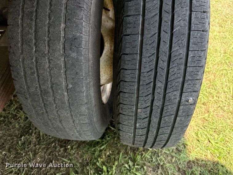 image for item EG8085 2011 Ford E350 Super Duty box truck