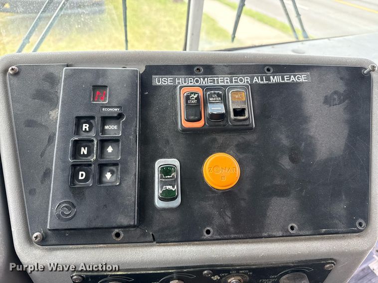 image for item EG8086 2004 Blue Bird school bus