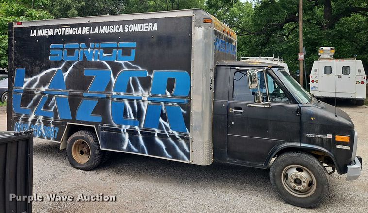 image for item EJ0098 1996 GMC Vandura 3500 box truck