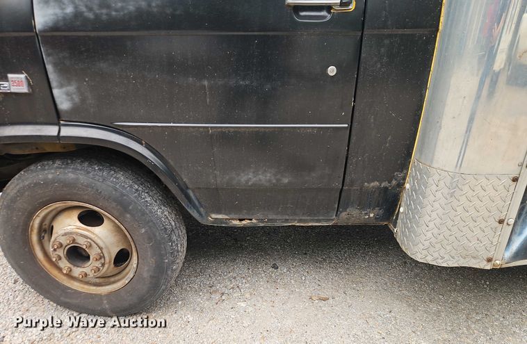 image for item EJ0098 1996 GMC Vandura 3500 box truck