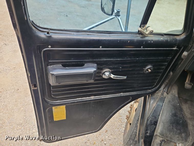 image for item EJ0098 1996 GMC Vandura 3500 box truck