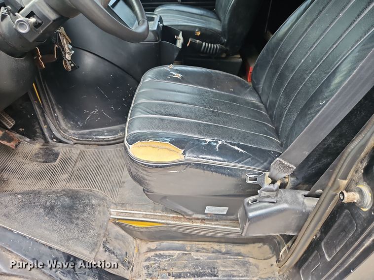 image for item EJ0098 1996 GMC Vandura 3500 box truck