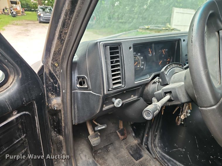 image for item EJ0098 1996 GMC Vandura 3500 box truck