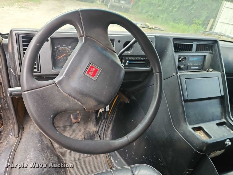 image for item EJ0098 1996 GMC Vandura 3500 box truck