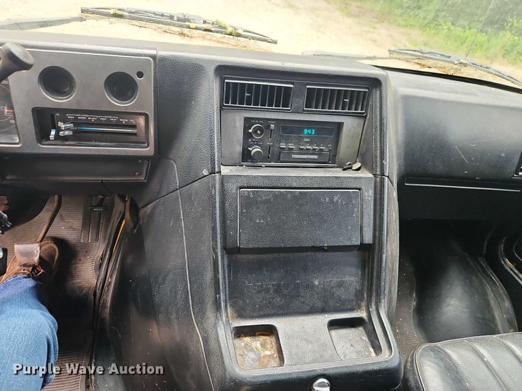 image for item EJ0098 1996 GMC Vandura 3500 box truck