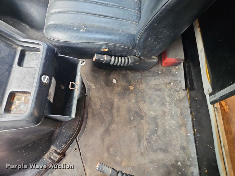 image for item EJ0098 1996 GMC Vandura 3500 box truck