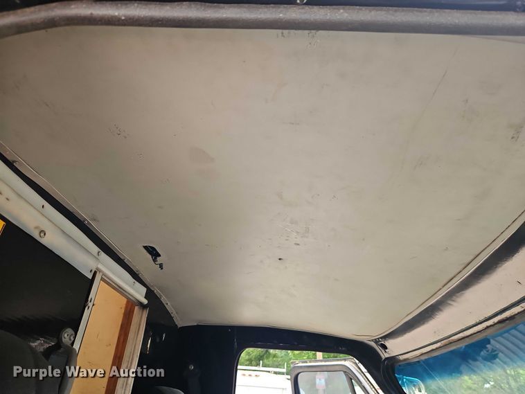 image for item EJ0098 1996 GMC Vandura 3500 box truck