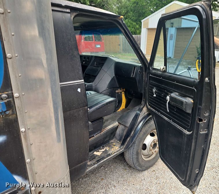 image for item EJ0098 1996 GMC Vandura 3500 box truck