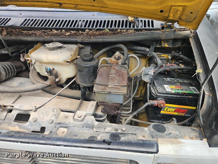 image for item EJ0098 1996 GMC Vandura 3500 box truck