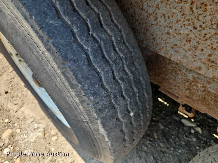 image for item EJ0104 2000 Blair Trailers utility trailer