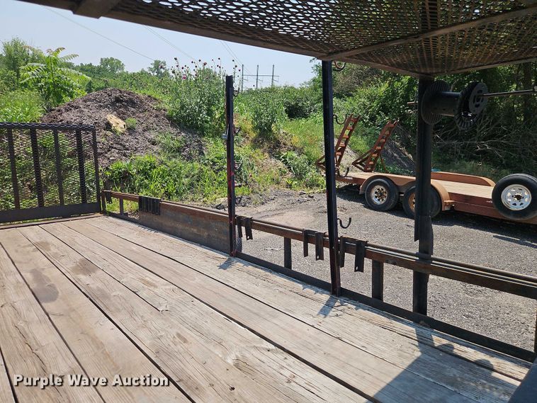 image for item EJ0107 2006 JW utility trailer