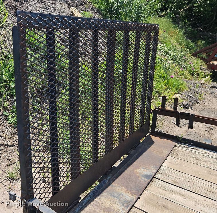 image for item EJ0107 2006 JW utility trailer