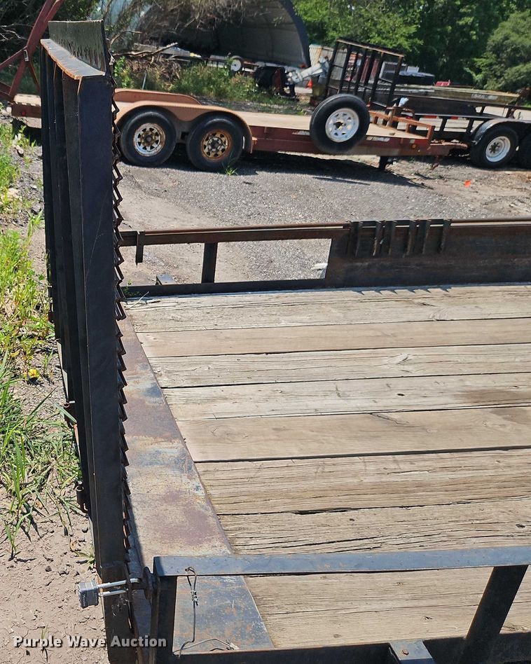 image for item EJ0107 2006 JW utility trailer