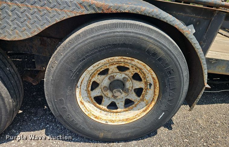 image for item EJ0107 2006 JW utility trailer