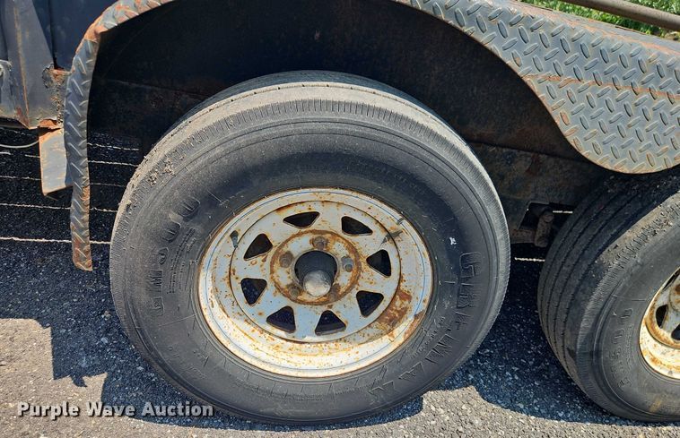 image for item EJ0107 2006 JW utility trailer