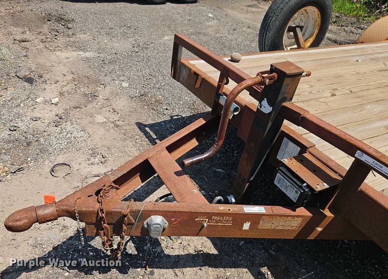image for item EJ0108 2000 Load Trail utility trailer