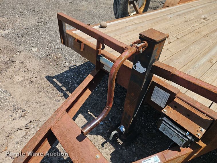 image for item EJ0108 2000 Load Trail utility trailer