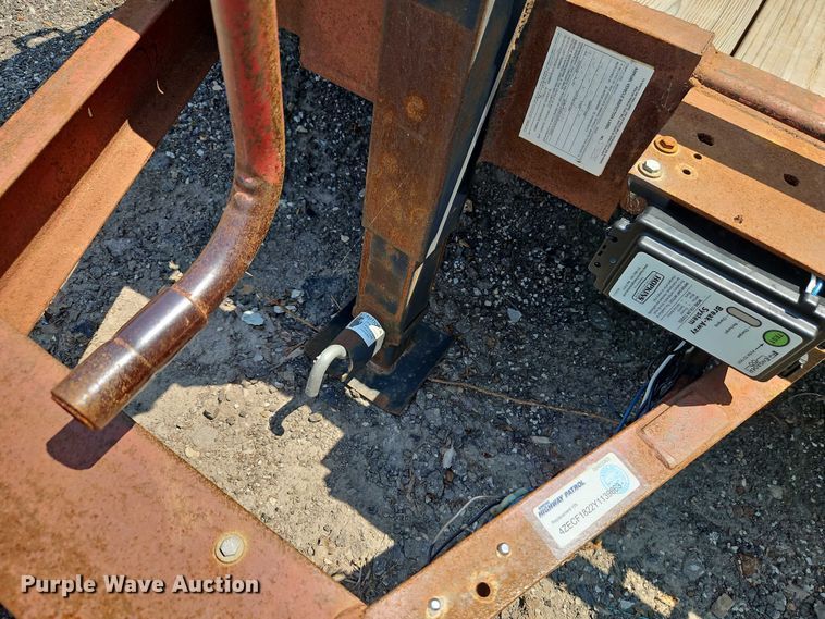 image for item EJ0108 2000 Load Trail utility trailer