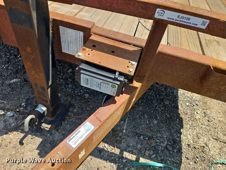 image for item EJ0108 2000 Load Trail utility trailer