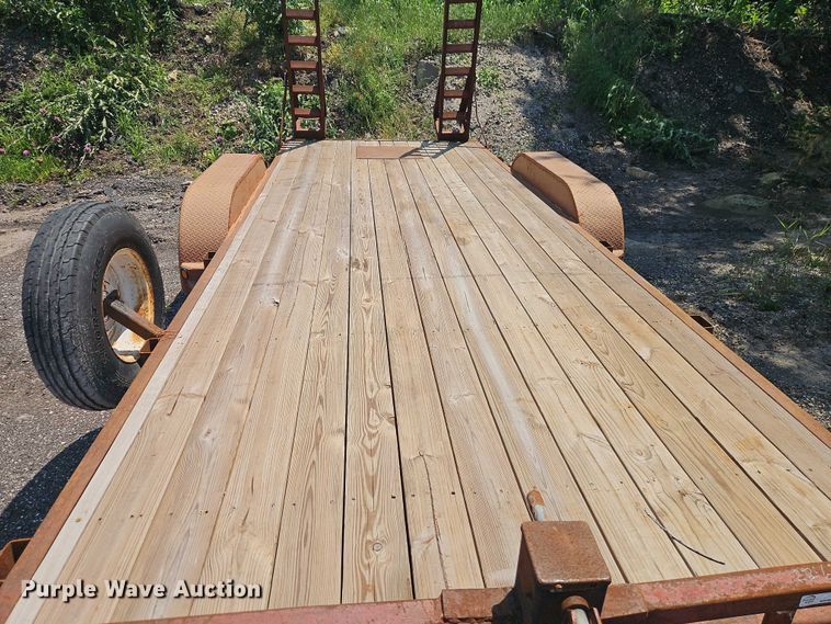 image for item EJ0108 2000 Load Trail utility trailer