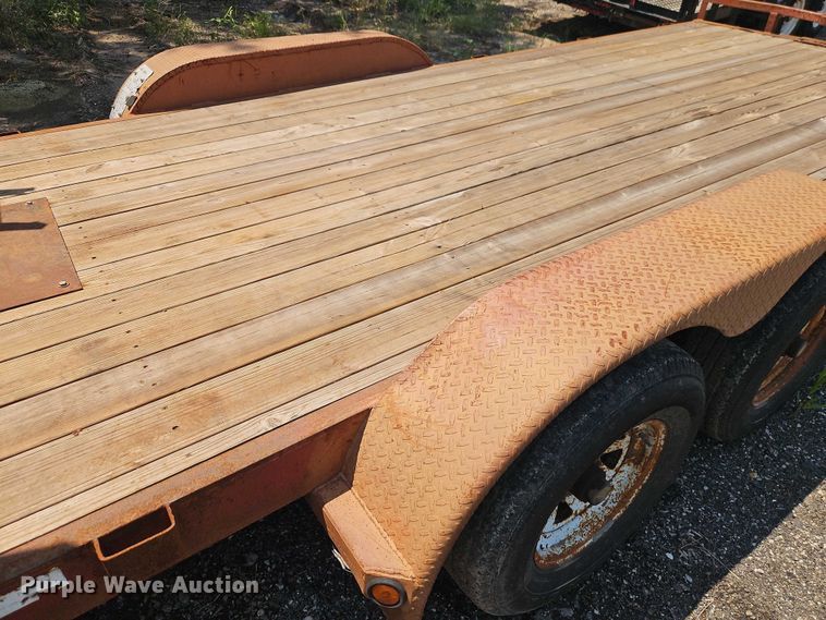 image for item EJ0108 2000 Load Trail utility trailer