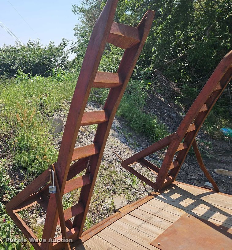 image for item EJ0108 2000 Load Trail utility trailer