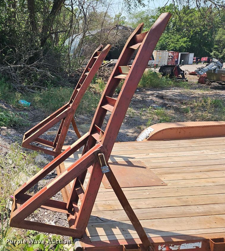 image for item EJ0108 2000 Load Trail utility trailer