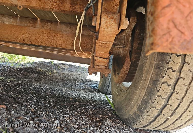 image for item EJ0108 2000 Load Trail utility trailer