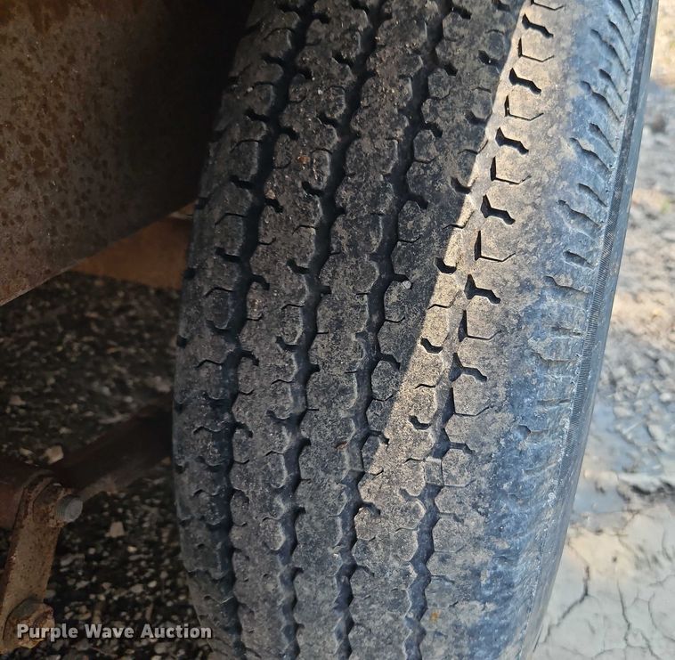 image for item EJ0108 2000 Load Trail utility trailer