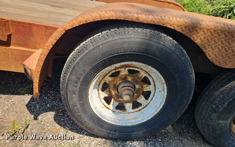 image for item EJ0108 2000 Load Trail utility trailer