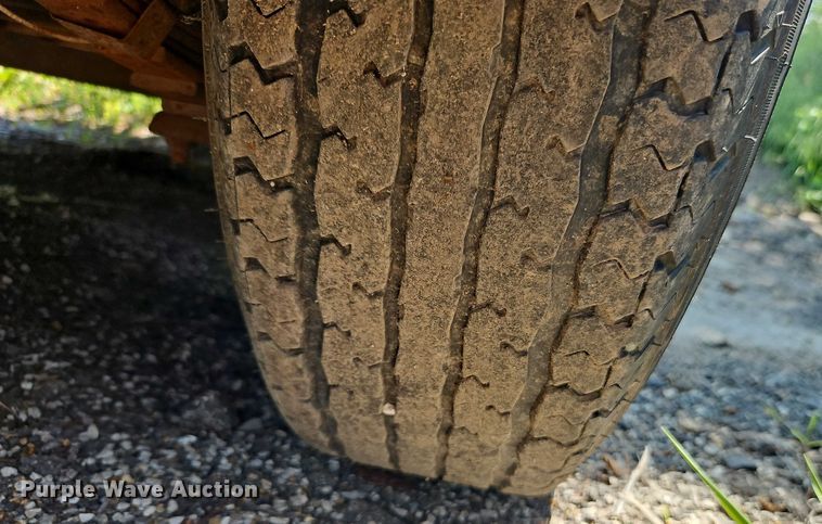 image for item EJ0108 2000 Load Trail utility trailer