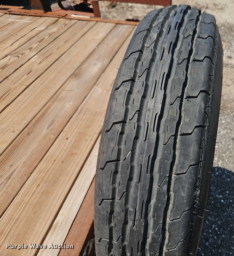 image for item EJ0108 2000 Load Trail utility trailer