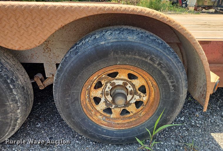 image for item EJ0108 2000 Load Trail utility trailer