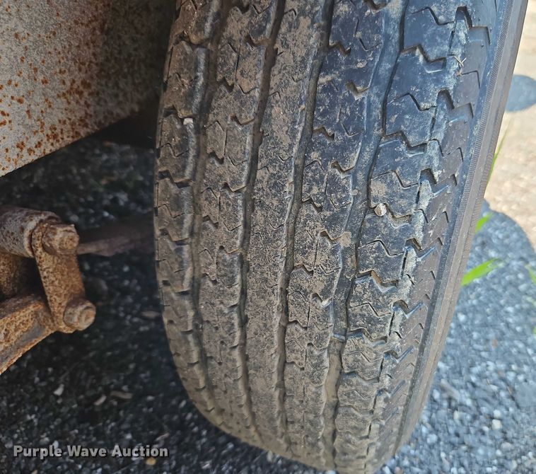 image for item EJ0108 2000 Load Trail utility trailer