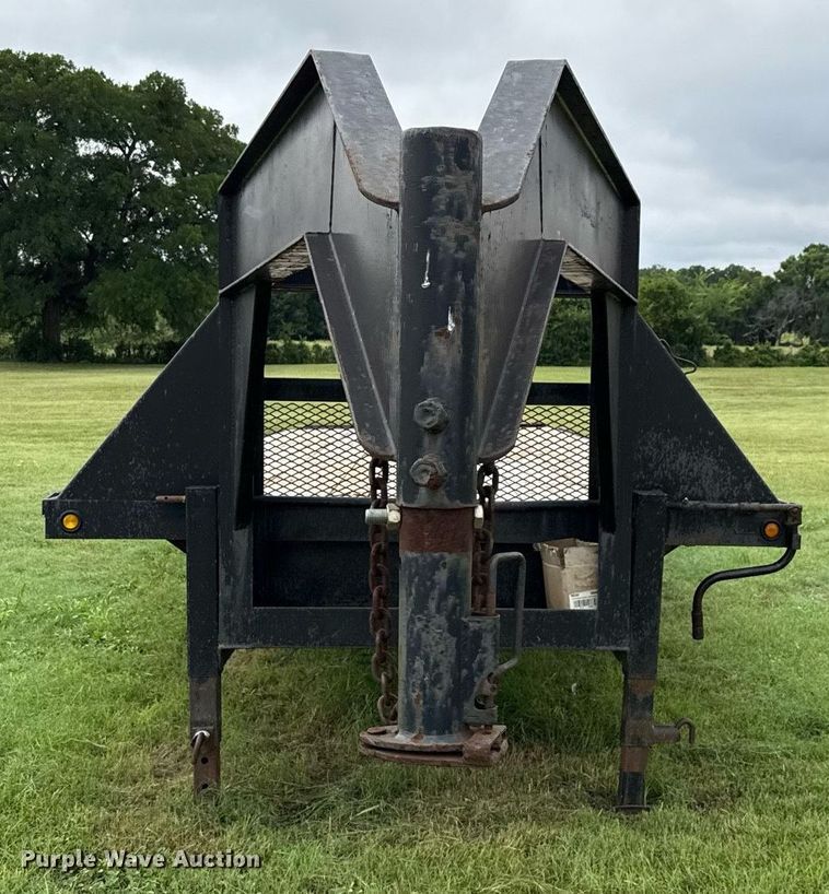 image for item EJ3832 2006 Gooseneck equipment trailer