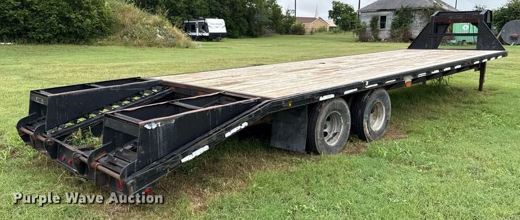 image for item EJ3832 2006 Gooseneck equipment trailer