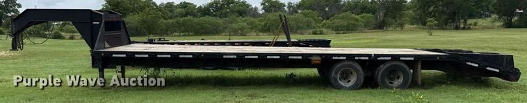 image for item EJ3832 2006 Gooseneck equipment trailer