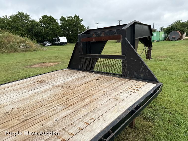 image for item EJ3832 2006 Gooseneck equipment trailer