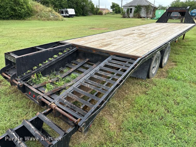 image for item EJ3832 2006 Gooseneck equipment trailer
