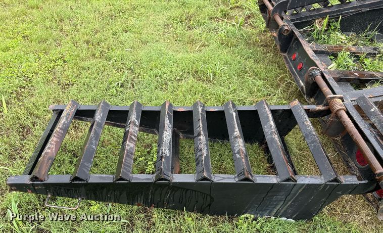 image for item EJ3832 2006 Gooseneck equipment trailer