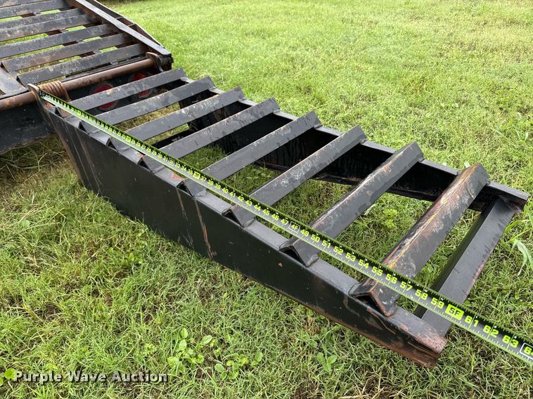 image for item EJ3832 2006 Gooseneck equipment trailer