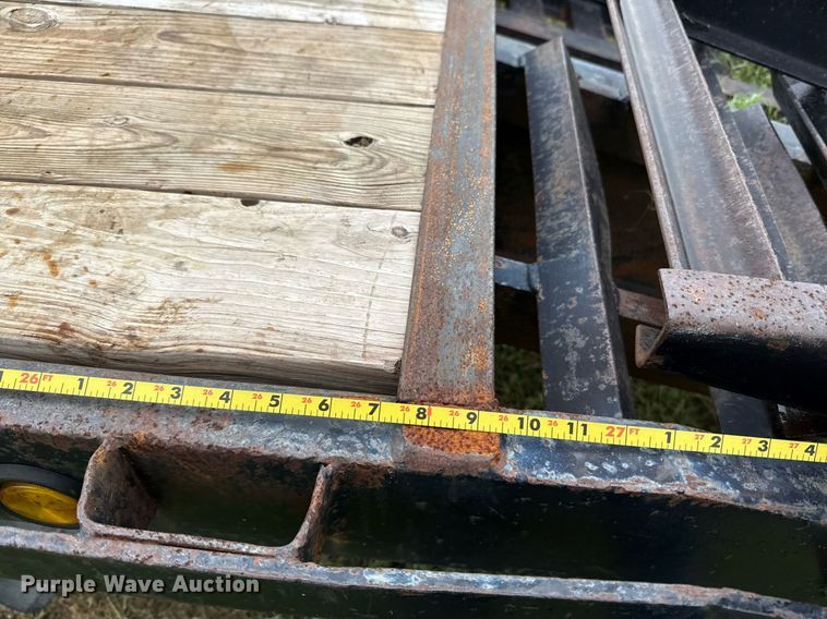 image for item EJ3832 2006 Gooseneck equipment trailer