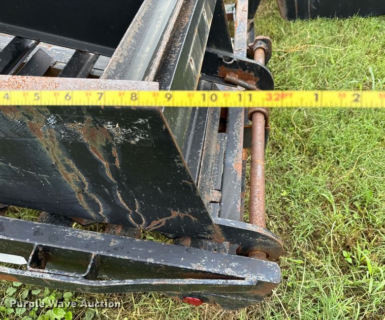 image for item EJ3832 2006 Gooseneck equipment trailer