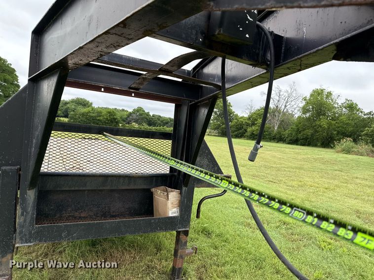 image for item EJ3832 2006 Gooseneck equipment trailer