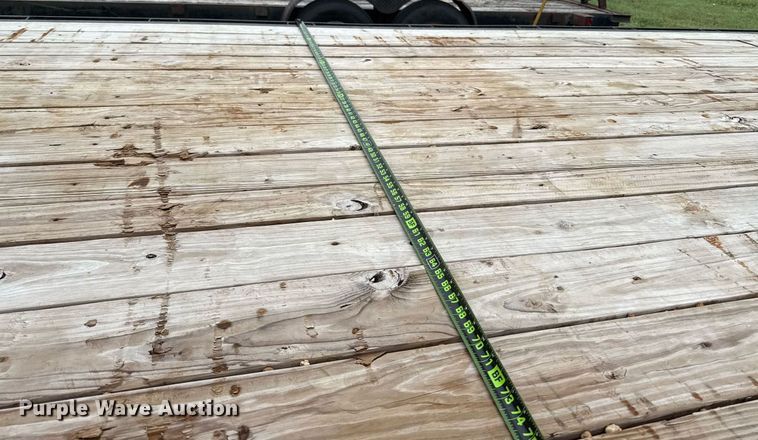 image for item EJ3832 2006 Gooseneck equipment trailer