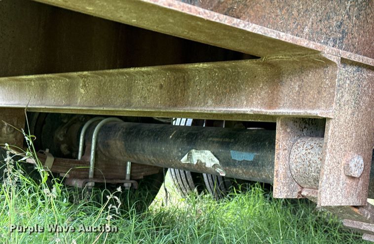 image for item EJ3832 2006 Gooseneck equipment trailer