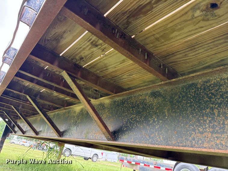 image for item EJ3832 2006 Gooseneck equipment trailer