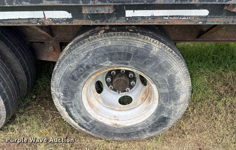 image for item EJ3832 2006 Gooseneck equipment trailer